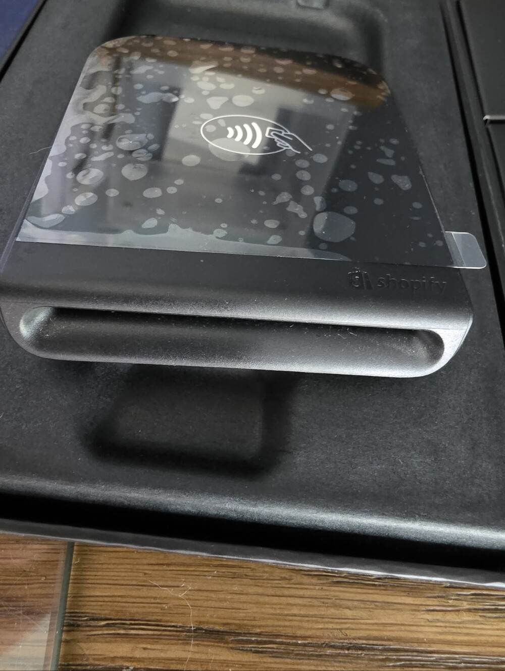 Shopify Tap & Chip Card Reader - Picture 4 of 7